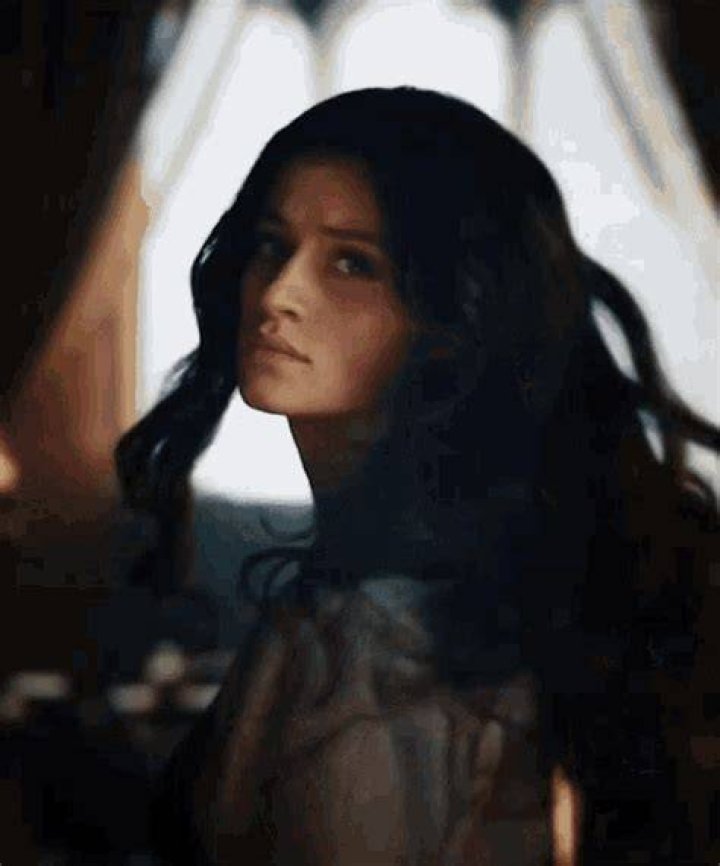 Anya Chalotra Look GIF Anya Chalotra Look Hot Discover & Share GIFs