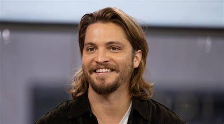 Are Luke And Scott Grimes Related?