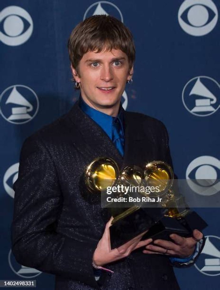 GRAMMY AWARDWINNING SINGERSONGWRITER ROB THOMAS BRINGS &lsquo;SMOOTH